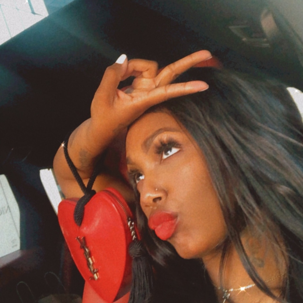 Meet your Posher, Amira